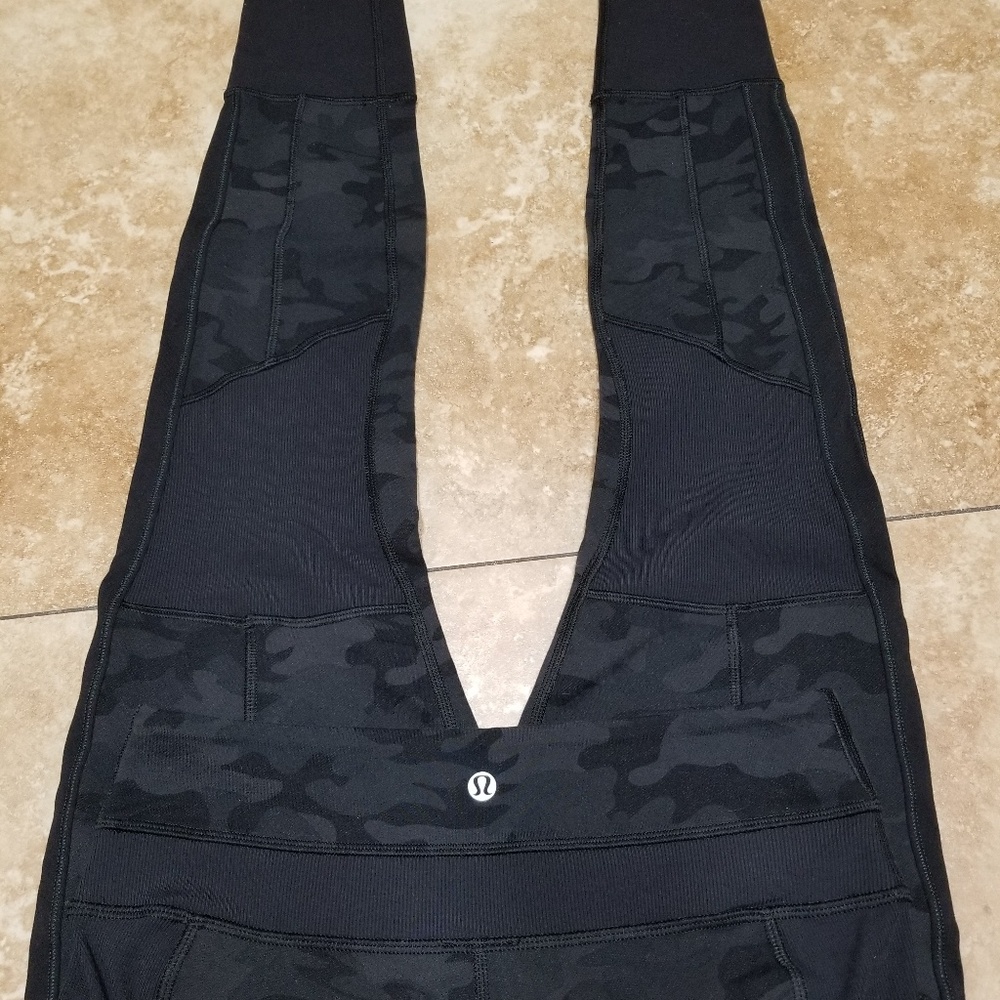 SOLD Lululemon sun salutation black camo sz 6 - Picture 3 of 7